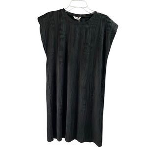 NWT YYA Women’s Black Rippled Texture Material Shift Dress Size Med Cap Sleeve